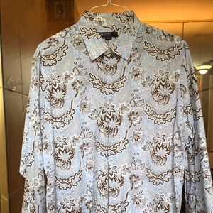 Gorgeous, crisp and clean long sleeve dress shirt.